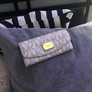 Michael Kors wallet white